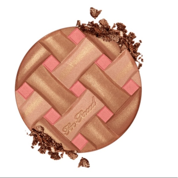Too Faced Radiant Matte Bronzer - Picture 3 of 5